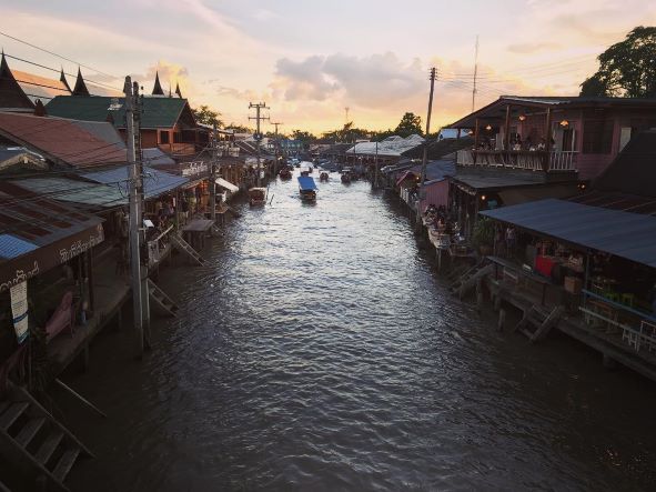 Amphawa Floating Market Private Tour